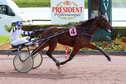 Photo d'arrivée de la course pmu PRIX DES 3 PROVINCES à LAVAL le Mercredi 13 mars 2024