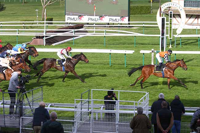 Photo d'arrivée de la course pmu PRIX DE LA FORET DE COMPIEGNE à COMPIEGNE le Mardi 19 mars 2024