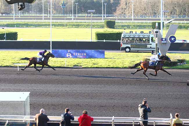 Photo d'arrivée de la course pmu PRIX FELICIEN GAUVREAU - ETRIER 3 ANS Q1 à PARIS-VINCENNES le Vendredi 22 mars 2024