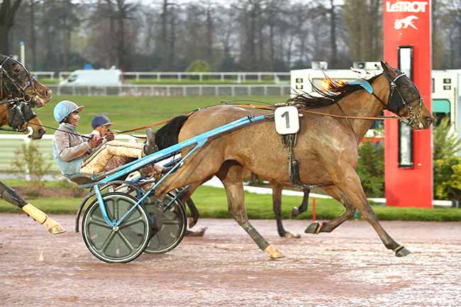 Photo d'arrivée de la course pmu PRIX DU PONT D'IENA à ENGHIEN le Mardi 26 mars 2024