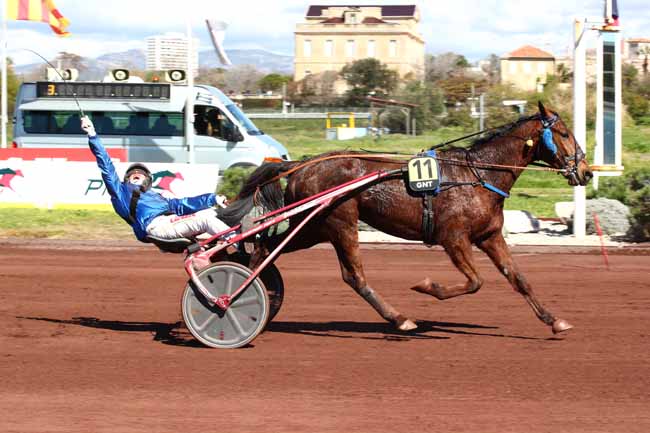 Photo d'arrivée de la course pmu GRAND NATIONAL DU TROT à MARSEILLE BORELY le Mercredi 27 mars 2024