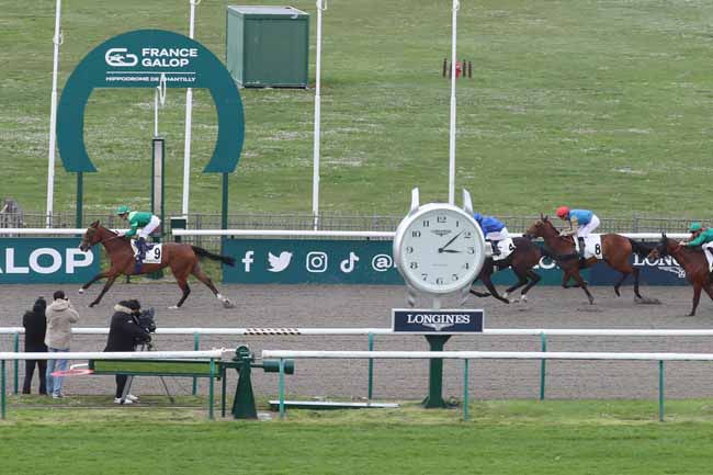 Photo d'arrivée de la course pmu PRIX DU BELVEDERE à CHANTILLY le Jeudi 28 mars 2024