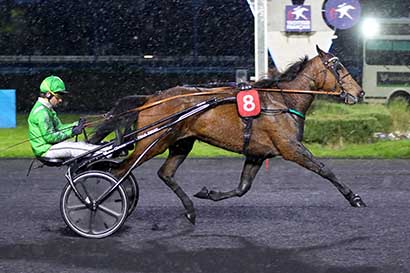 Photo d'arrivée de la course pmu PRIX EOS à PARIS-VINCENNES le Vendredi 29 mars 2024