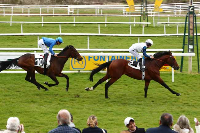Photo d'arrivée de la course pmu PRIX DU BOIS DE LA COMMANDERIE à FONTAINEBLEAU le Mardi 2 avril 2024