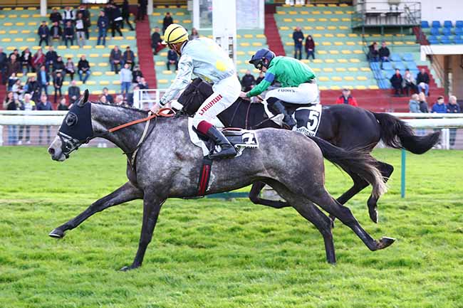 Photo d'arrivée de la course pmu PRIX JOURNALISTE à COMPIEGNE le Mercredi 3 avril 2024
