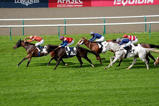 Photo d'arrivée de la course pmu PRIX DE LA PETITE PROVENCE à CHANTILLY le Jeudi 4 avril 2024