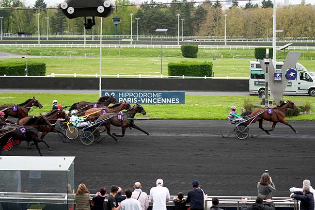 Photo d'arrivée de la course pmu PRIX DE LOUDEAC à PARIS-VINCENNES le Samedi 6 avril 2024