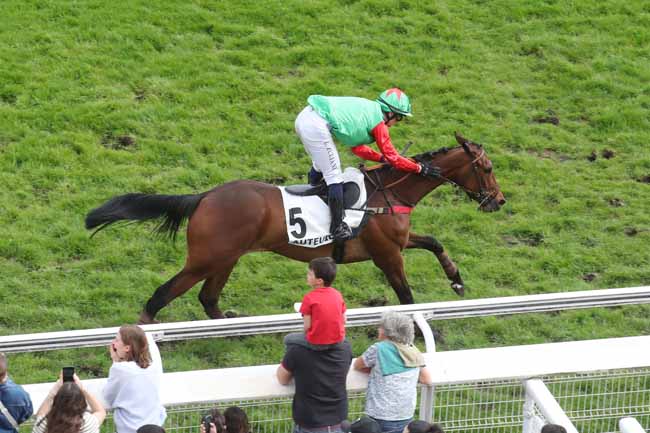 Photo d'arrivée de la course pmu PRIX JEAN GRANEL à AUTEUIL le Samedi 6 avril 2024