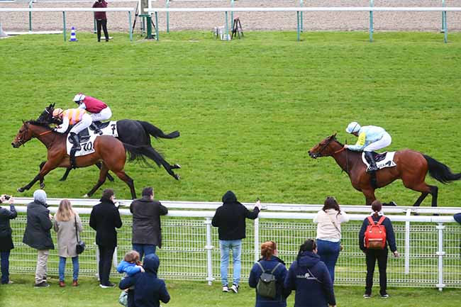 Photo d'arrivée de la course pmu PRIX DE SAINT-LO à DEAUVILLE le Mercredi 10 avril 2024