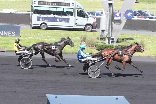 Photo d'arrivée de la course pmu PRIX DE CHELLES à PARIS-VINCENNES le Samedi 13 avril 2024