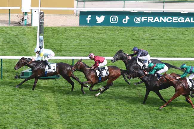 Photo d'arrivée de la course pmu PRIX DE FONTAINEBLEAU à LONGCHAMP le Dimanche 14 avril 2024