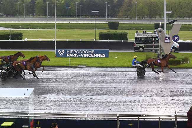 Photo d'arrivée de la course pmu PRIX ASCHERA à PARIS-VINCENNES le Vendredi 19 avril 2024