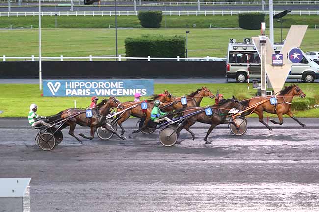 Photo d'arrivée de la course pmu PRIX NEPTUNA à PARIS-VINCENNES le Vendredi 19 avril 2024