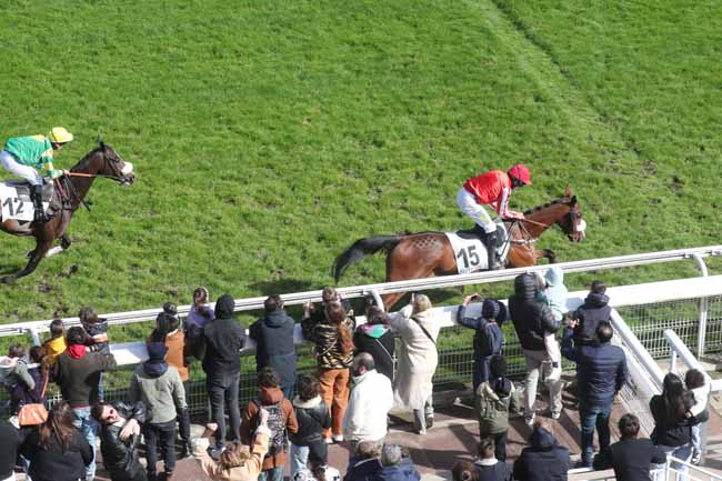 Photo d'arrivée de la course pmu PRIX CLAUDE COHEN à AUTEUIL le Dimanche 21 avril 2024