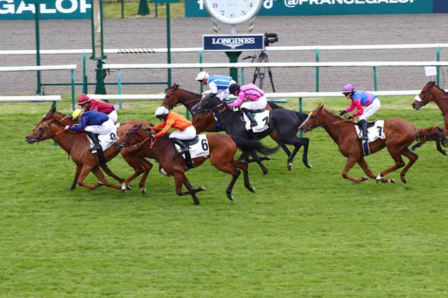 Photo d'arrivée de la course pmu PRIX DE LA ROUTE DE LA DUCHESSE à CHANTILLY le Vendredi 26 avril 2024