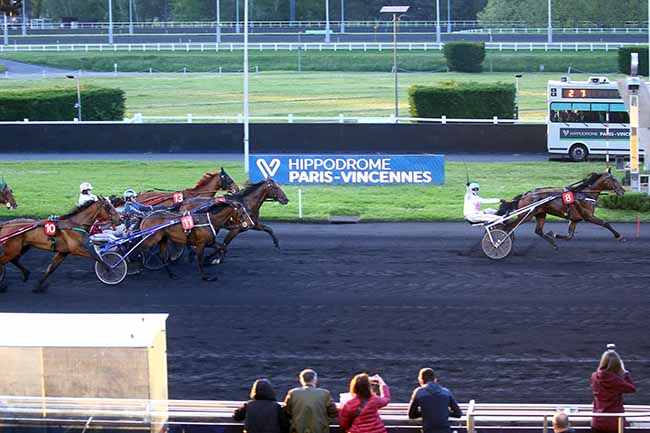 Photo d'arrivée de la course pmu PRIX ALTAIR à PARIS-VINCENNES le Vendredi 3 mai 2024