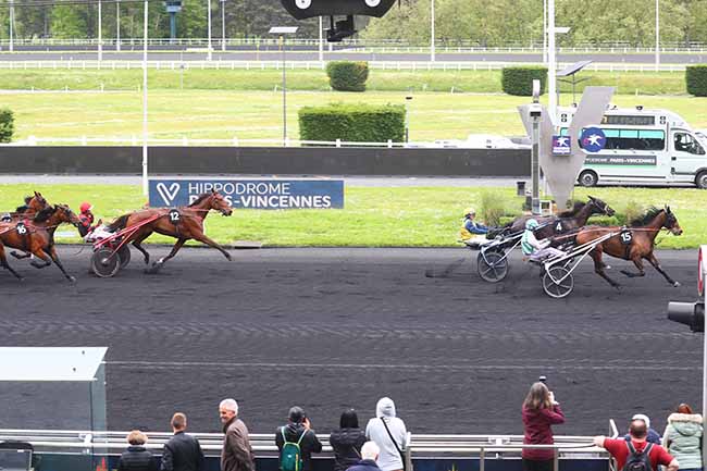 Photo d'arrivée de la course pmu PRIX DE RENNES à PARIS-VINCENNES le Samedi 4 mai 2024