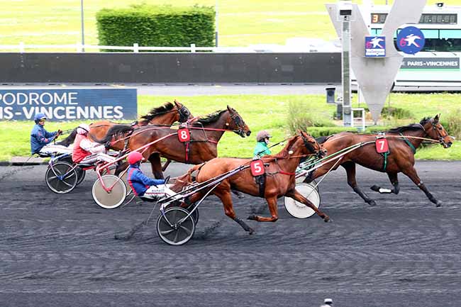 Photo d'arrivée de la course pmu PRIX DE MENTON à PARIS-VINCENNES le Samedi 4 mai 2024