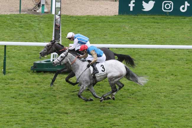 Photo d'arrivée de la course pmu PRIX GOLD RIVER - FONDS EUROPEEN DE L'ELEVAGE à LONGCHAMP le Dimanche 5 mai 2024