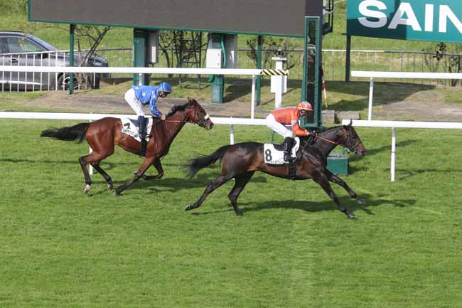 Photo d'arrivée de la course pmu PRIX DES FORSYTHIAS à SAINT CLOUD le Vendredi 10 mai 2024