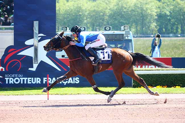 Photo d'arrivée de la course pmu PRIX PIERRE GAMARE - ETRIER 3 ANS Q5 à CAEN le Samedi 11 mai 2024