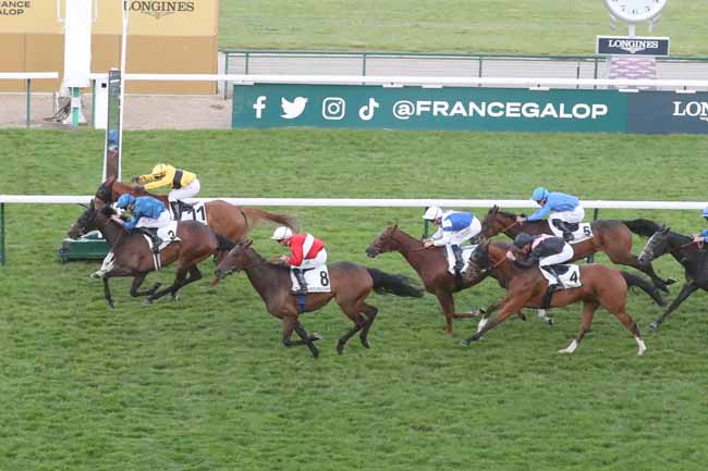 Photo d'arrivée de la course pmu PRIX DU PALAIS BOURBON à LONGCHAMP le Jeudi 16 mai 2024