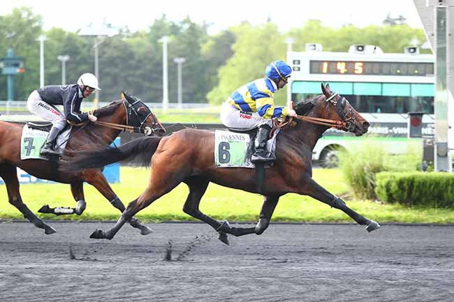 Photo d'arrivée de la course pmu PRIX ILMATHAR à PARIS-VINCENNES le Mardi 21 mai 2024