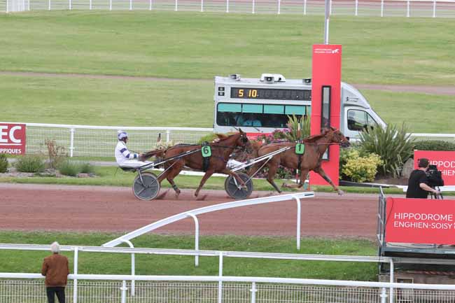 Photo d'arrivée de la course pmu PRIX DE LA PLACE GAMBETTA à ENGHIEN le Samedi 25 mai 2024