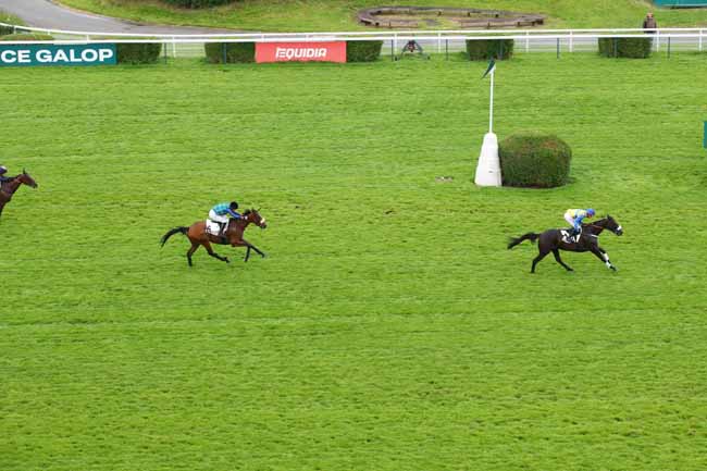 Photo d'arrivée de la course pmu PRIX ARISTOTE à AUTEUIL le Mardi 28 mai 2024