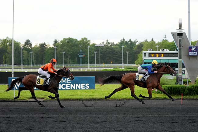 Photo d'arrivée de la course pmu PRIX AURIGA à PARIS-VINCENNES le Mardi 28 mai 2024