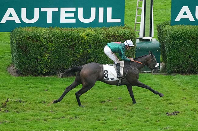 Photo d'arrivée de la course pmu PRIX JAMES HENNESSY à AUTEUIL le Samedi 1 juin 2024