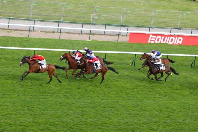 Photo d'arrivée de la course pmu PRIX DU VIEUX COLOMBIER à LONGCHAMP le Jeudi 6 juin 2024