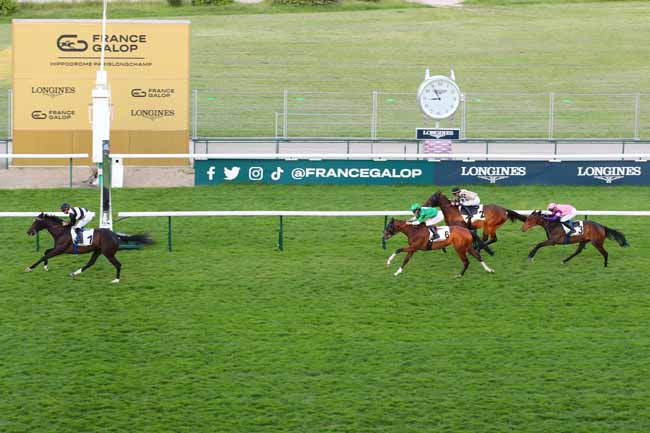 Photo d'arrivée de la course pmu PRIX DE BELLECHASSE à LONGCHAMP le Jeudi 6 juin 2024