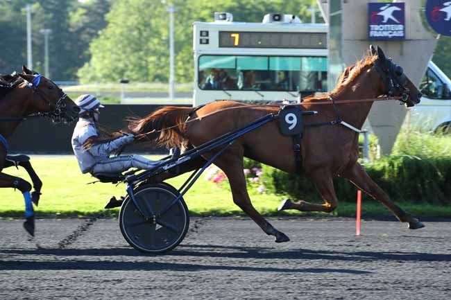 Photo d'arrivée de la course pmu PRIX RADIO LATINA (PRIX ADALBERTA) à PARIS-VINCENNES le Vendredi 7 juin 2024