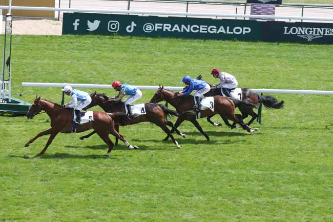 Photo d'arrivée de la course pmu PRIX RIDGWAY à LONGCHAMP le Dimanche 9 juin 2024