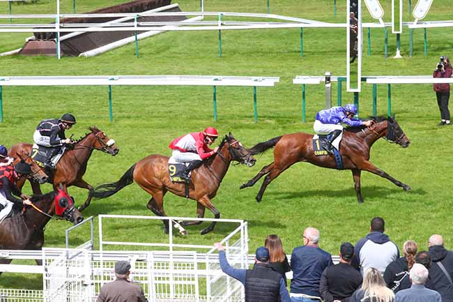 Photo d'arrivée de la course pmu PRIX DE COMPIEGNE CITE IMPERIALE à COMPIEGNE le Mercredi 12 juin 2024