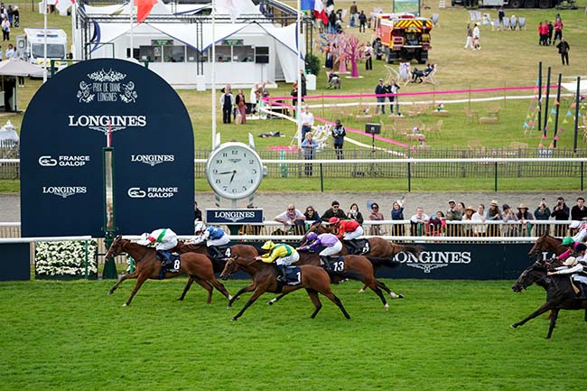 Photo d'arrivée de la course pmu PRIX DE LA BIBLIOTHEQUE DU THEATRE LONGINES à CHANTILLY le Dimanche 16 juin 2024