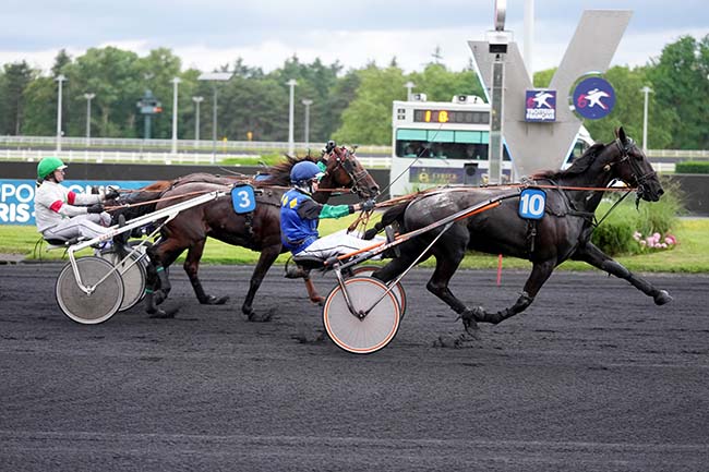 Photo d'arrivée de la course pmu PRIX FELICIA à PARIS-VINCENNES le Mardi 18 juin 2024