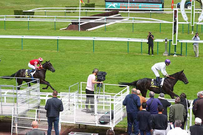 Photo d'arrivée de la course pmu PRIX KARAKONTIE à COMPIEGNE le Samedi 22 juin 2024