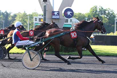 Photo d'arrivée de la course pmu PRIX MARCEL GOUGEON à PARIS-VINCENNES le Mardi 25 juin 2024