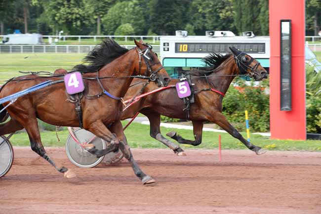 Photo d'arrivée de la course pmu PRIX DE LA NATION à ENGHIEN le Jeudi 27 juin 2024