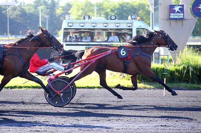 Photo d'arrivée de la course pmu PRIX EVA à PARIS-VINCENNES le Vendredi 28 juin 2024