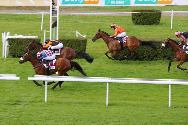 Photo d'arrivée de la course pmu RIX VILLE DE VILLERVILLE (PRIX RIDEO) à CLAIREFONTAINE le Lundi 1 juillet 2024