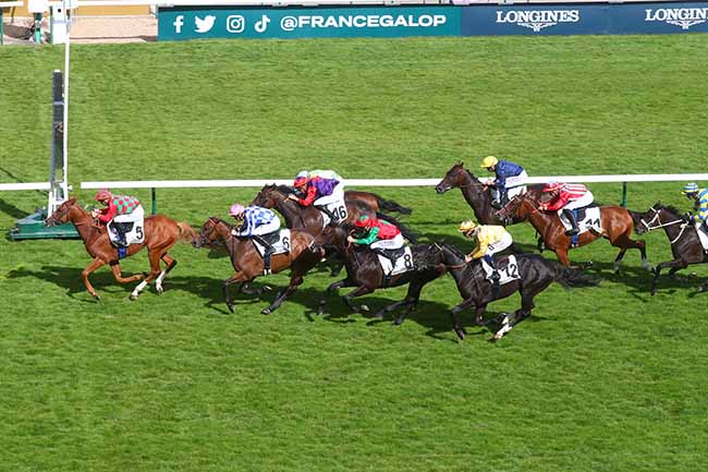 Photo d'arrivée de la course pmu PRIX DU JARDIN DE L'AVRE à LONGCHAMP le Jeudi 4 juillet 2024