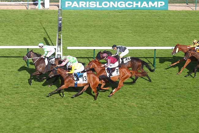 Photo d'arrivée de la course pmu PRIX DE LA GARE à LONGCHAMP le Jeudi 4 juillet 2024