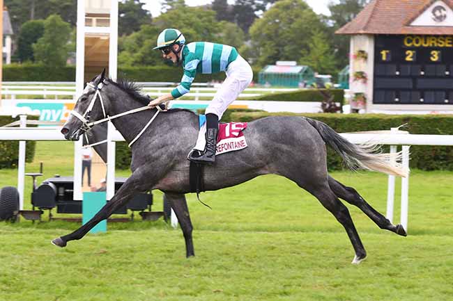 Photo d'arrivée de la course pmu PRIX LE GUIDE L'ETE - ACTU.FR (PRIX DES ŒILLETS) à CLAIREFONTAINE le Vendredi 5 juillet 2024