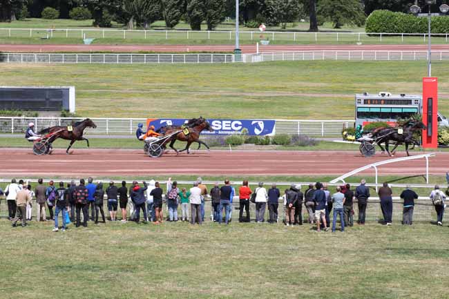 Arrivée quinté pmu PRIX DU LOUVRE à ENGHIEN