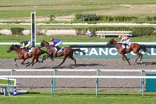 Photo d'arrivée de la course pmu PRIX DE BRICQUEBEC à DEAUVILLE le Samedi 6 juillet 2024