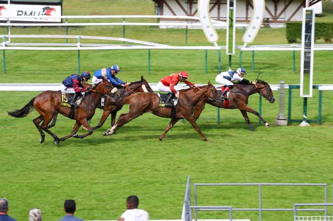 Photo d'arrivée de la course pmu PRIX DE SAINT JEAN-AUX-BOIS à COMPIEGNE le Mardi 9 juillet 2024