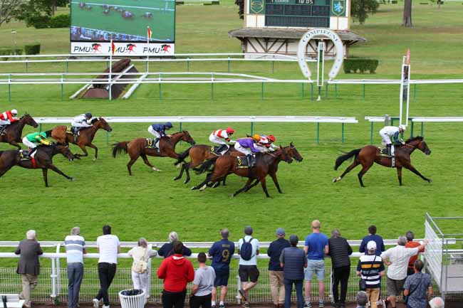 Arrivée quinté pmu PRIX DU CHATEAU DE PIERREFONDS à COMPIEGNE